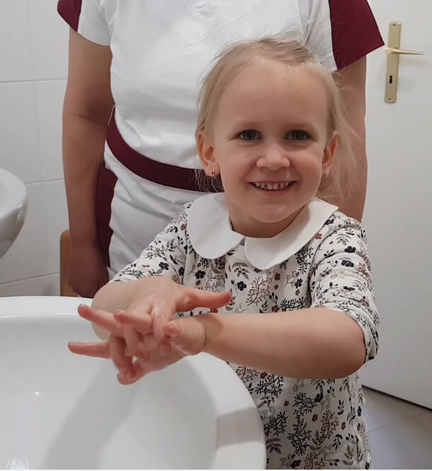 gyermek kézmosás